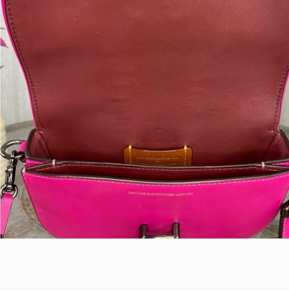 Coach, pink, glove tanned leather, with black gunmetal hardware. - Picture 7 of 13